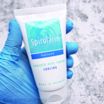 Spirularin Cracked Heel Cream Cooling - Υφή κρέμας για σκασμένες φτέρνες.