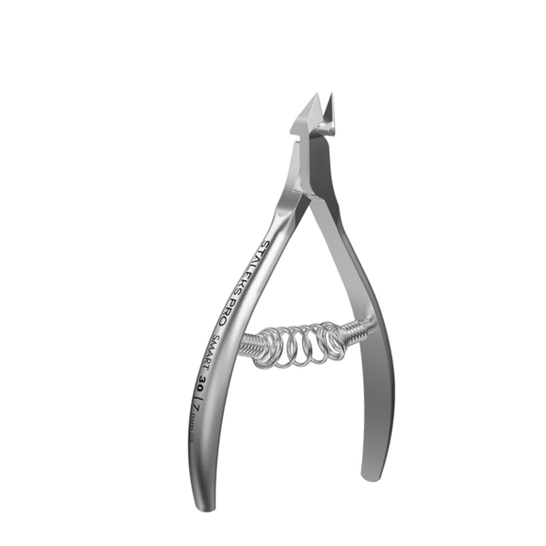 Πενσάκι επωνυχίων STALEKS PRO SMART 30 7mm με κοντές λαβές, αφαιρούμενο ελατήριο και σατινέ φινίρισμα.