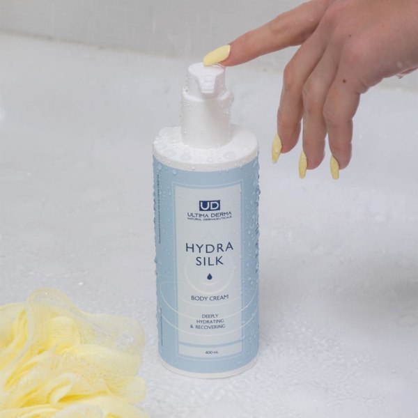 Ultima Derma Hydra Silk 400ml κατά τη χρήση – εφαρμογή με το χέρι