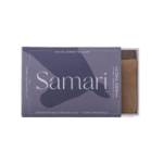 Flat lay συσκευασίας του σαπουνιού Samari με γάλα γαϊδούρας και κόκκινη άργιλο