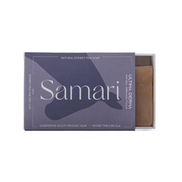 Flat lay συσκευασίας του σαπουνιού Samari με γάλα γαϊδούρας και κόκκινη άργιλο