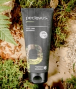 Καλλιτεχνική φωτογραφία peclavus gentleman κρέμα σε φυσικό περιβάλλον.