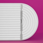 Το pusher Staleks Pro Expert 30/1 σε λευκή βάση με μωβ φόντο.