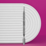 Το pusher Staleks Pro Expert 30/6 σε λευκή βάση με μωβ φόντο.