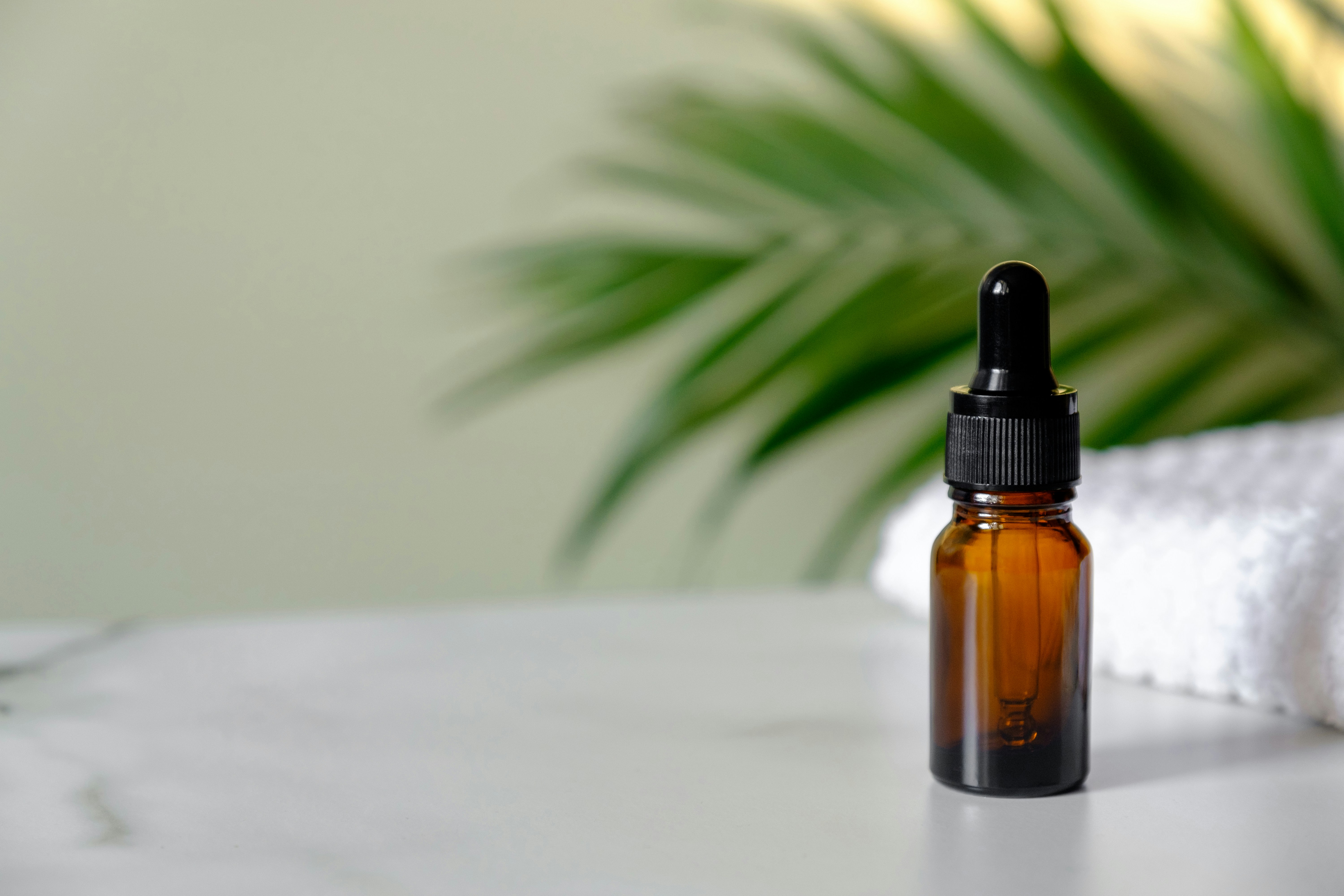 Tea tree oil: Πού βοηθά και ποιες είναι οι ιδιότητές του; serum-me-tea-tree-oil